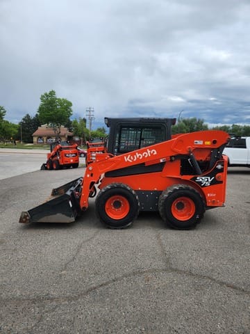 2022 Kubota SSV75 Equipment Image0
