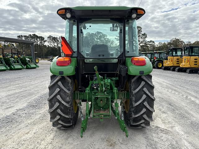 Image of John Deere 5060E equipment image 3