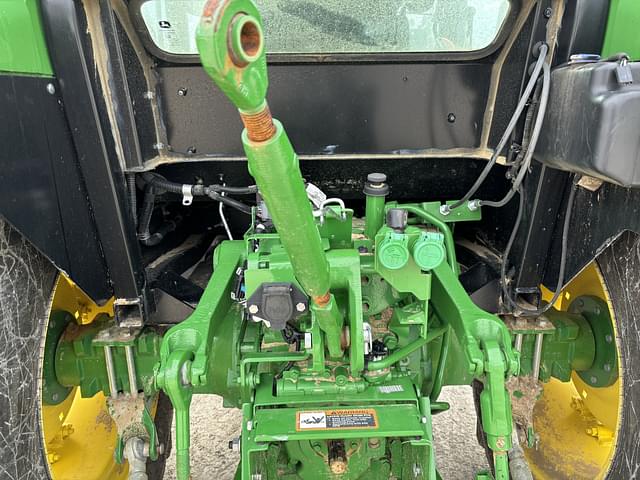 Image of John Deere 5060E equipment image 4