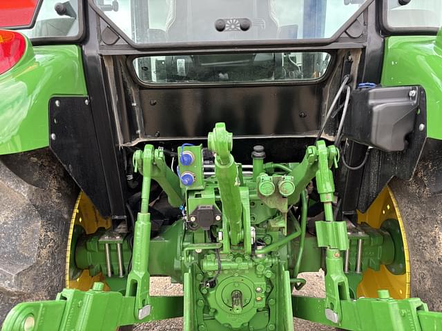 Image of John Deere 5075E equipment image 4