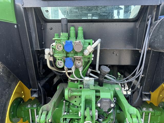Image of John Deere 5100E equipment image 4