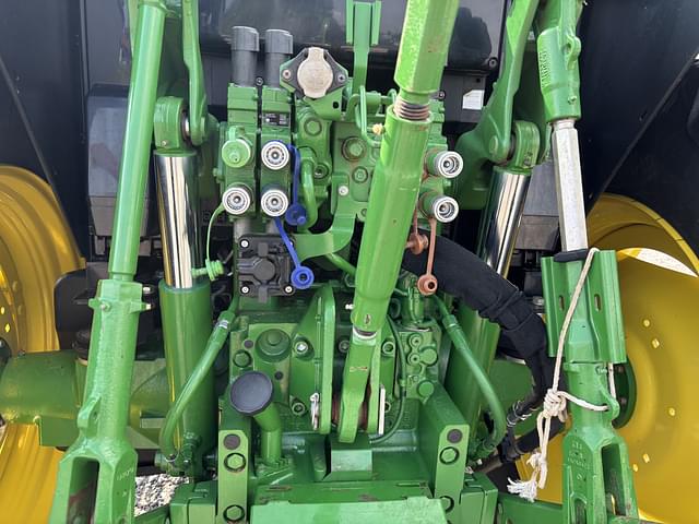 Image of John Deere 6120M equipment image 4