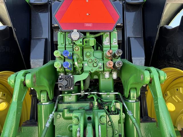 Image of John Deere 6195M equipment image 4