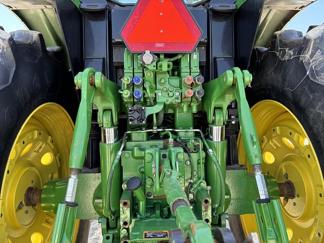 Image of John Deere 6195M equipment image 4