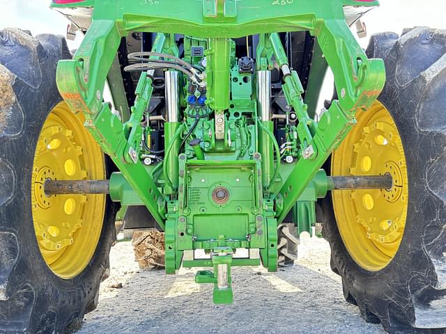 Image of John Deere 6R 230 equipment image 4