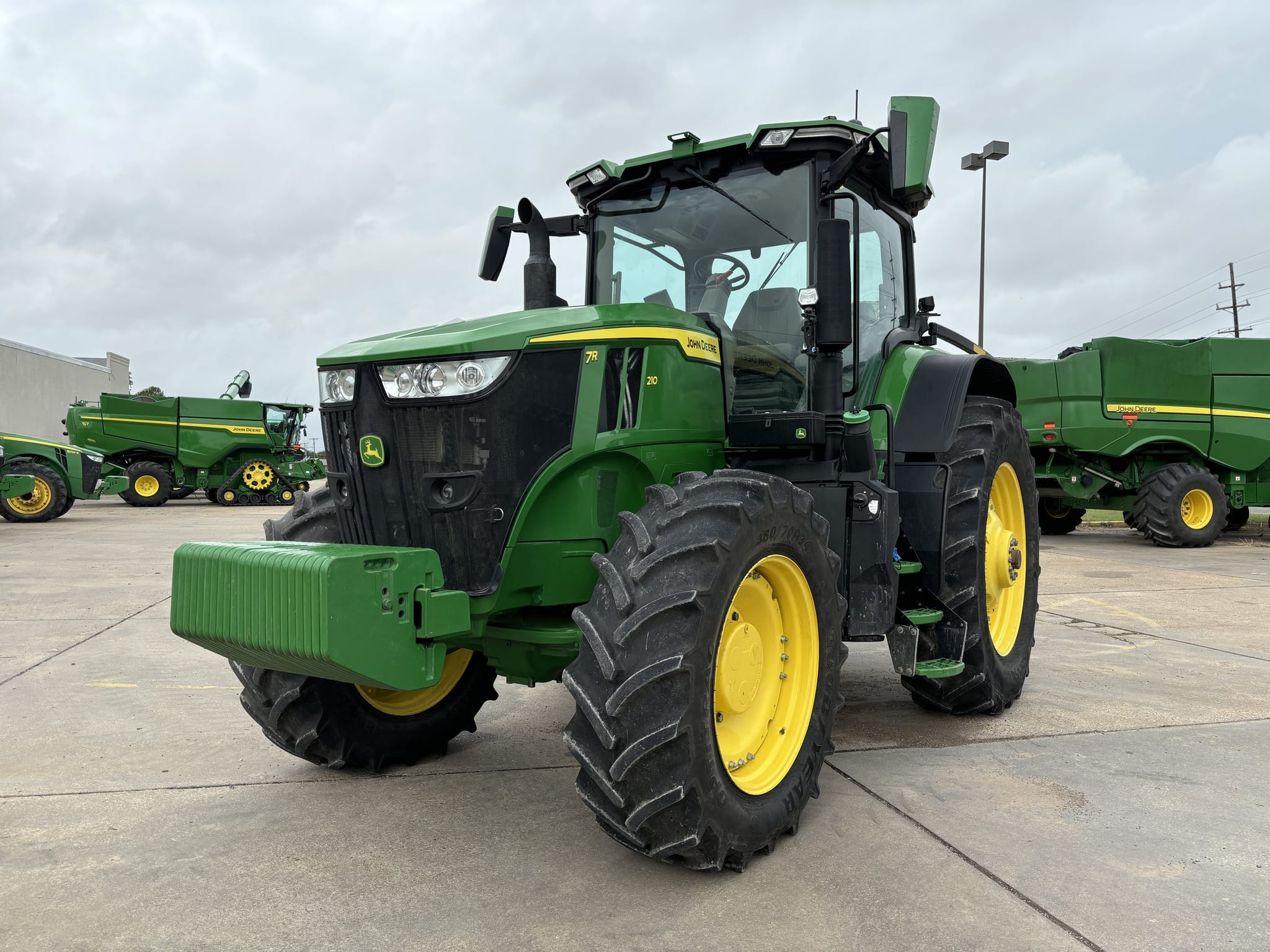 2023 John Deere 7R 210 Equipment Image0