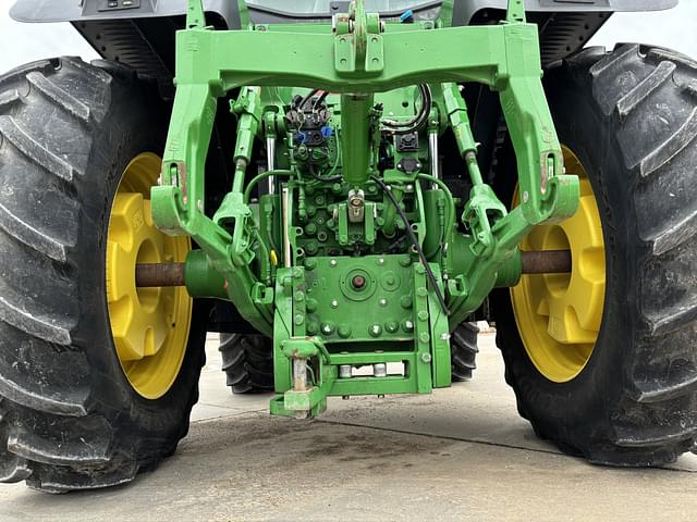 Image of John Deere 7R 210 equipment image 4