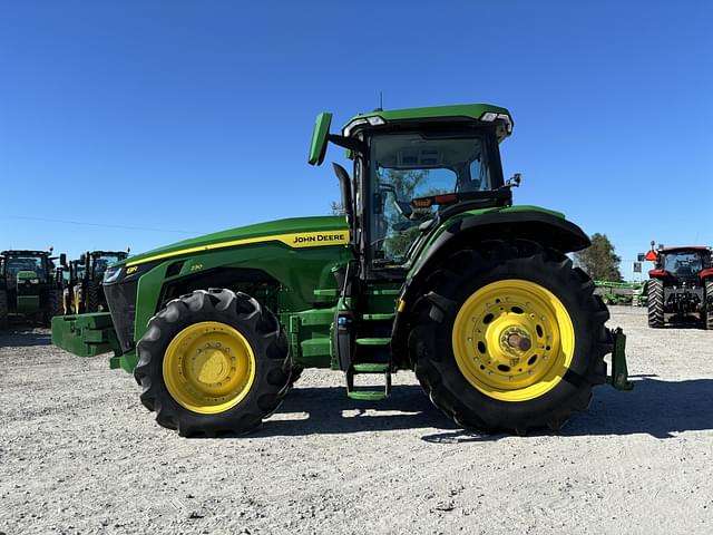 Image of John Deere 8R 230 equipment image 1