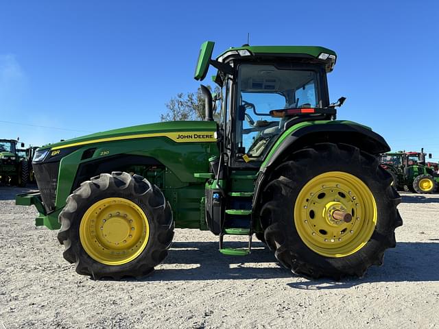 Image of John Deere 8R 230 equipment image 1