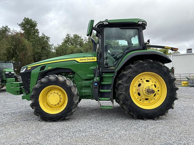 Image of John Deere 8R 230 equipment image 1