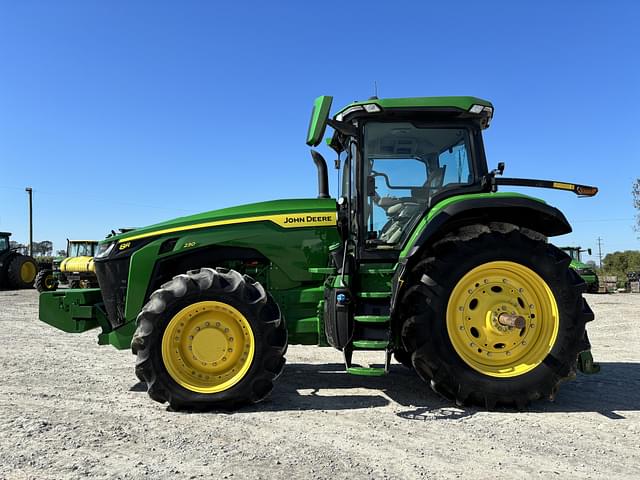 Image of John Deere 8R 230 equipment image 1