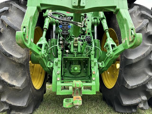 Image of John Deere 8R 230 equipment image 4