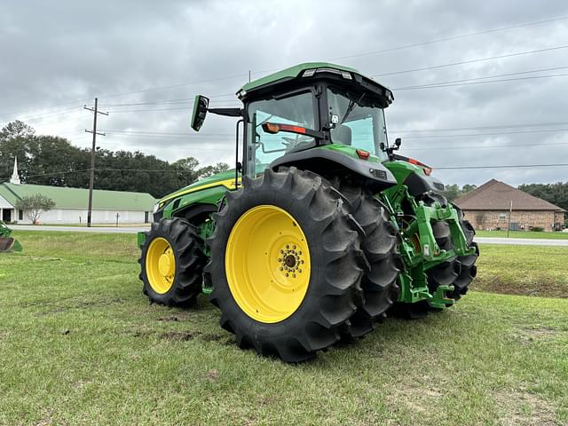 Image of John Deere 8R 230 equipment image 2