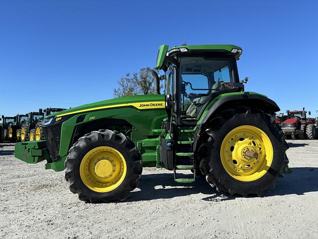 Image of John Deere 8R 230 equipment image 1