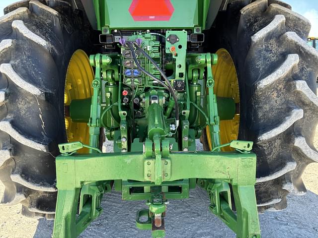 Image of John Deere 8R 230 equipment image 4