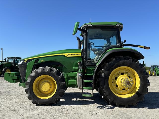 Image of John Deere 8R 250 equipment image 1