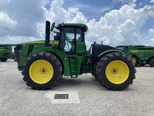 Image of John Deere 9R 440 equipment image 1