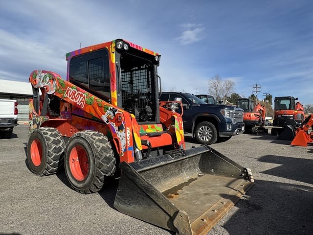 2023 Kubota SSV75PHC Equipment Image0
