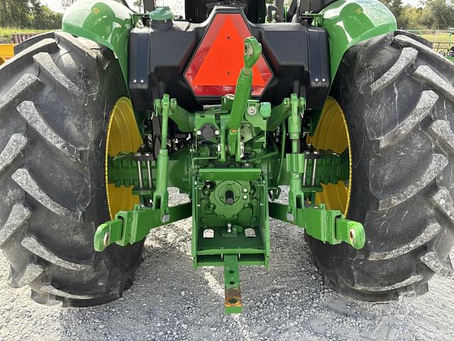 Image of John Deere 5060E equipment image 4