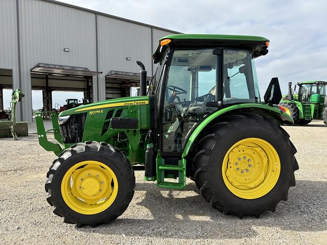 Image of John Deere 5075E equipment image 1