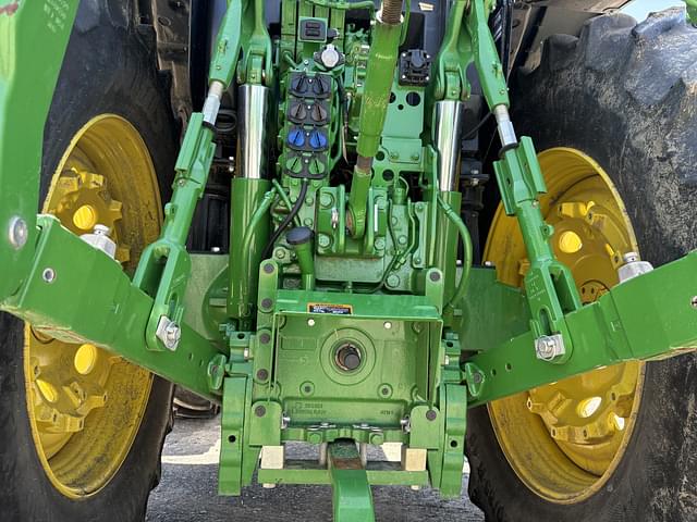 Image of John Deere 6R 215 equipment image 4