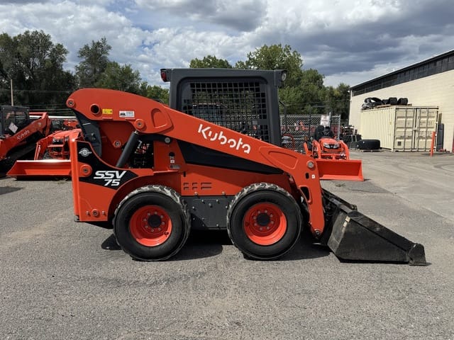 2024 Kubota SSV75 Equipment Image0