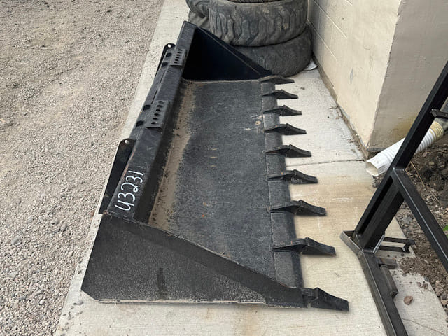Undetermined Bucket Equipment Image0