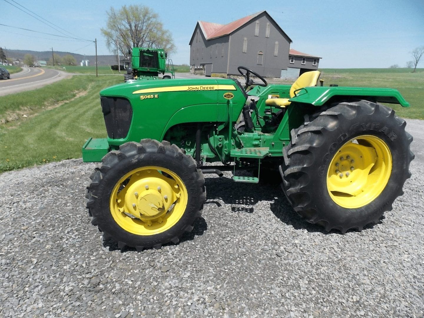 2013 John Deere 5065E Equipment Image0