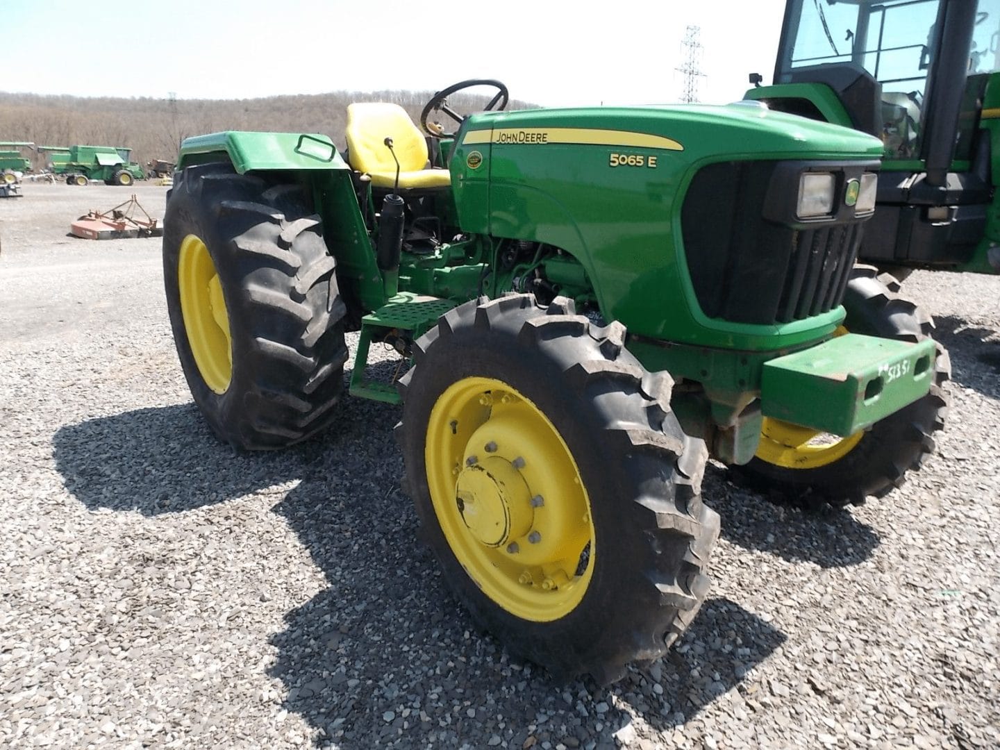 John Deere 5065E Equipment Image0