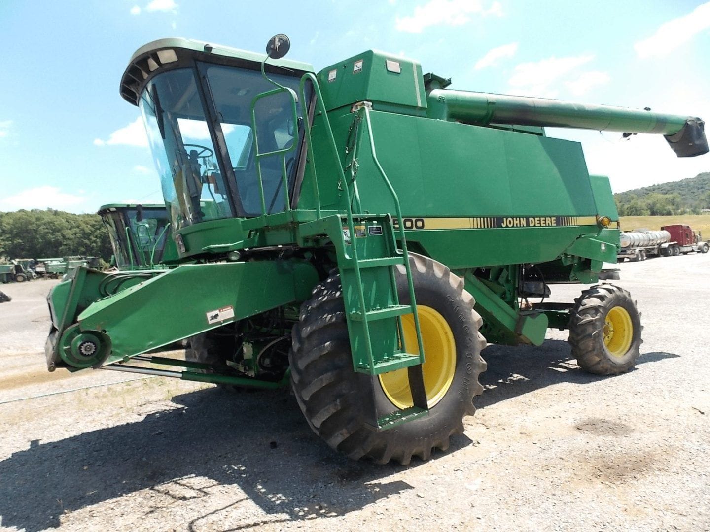 1996 John Deere 9500 Equipment Image0