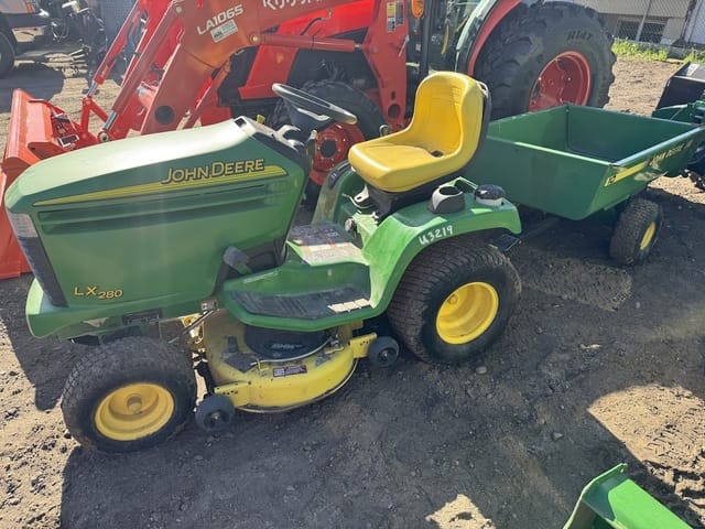 John Deere LX280 Equipment Image0
