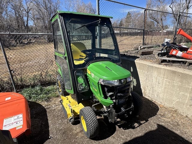 John Deere X734 Equipment Image0