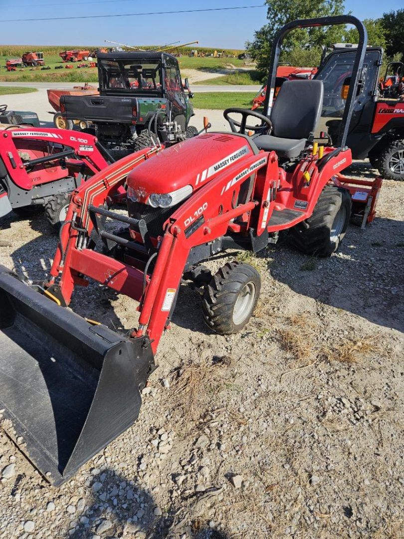 Massey Ferguson GC2400 Equipment Image0