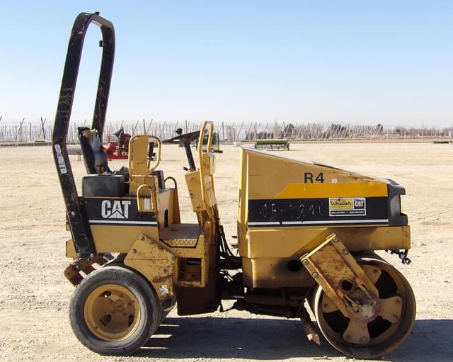 Image of Caterpillar CB224C equipment image 2