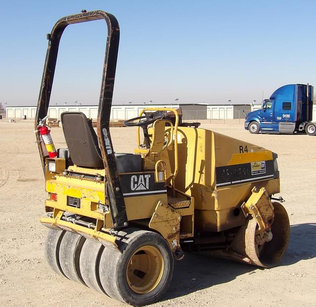 Image of Caterpillar CB224C equipment image 3