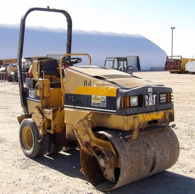 Image of Caterpillar CB224C equipment image 1