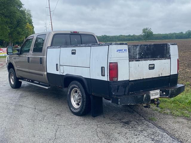 Image of Ford F-350 equipment image 4