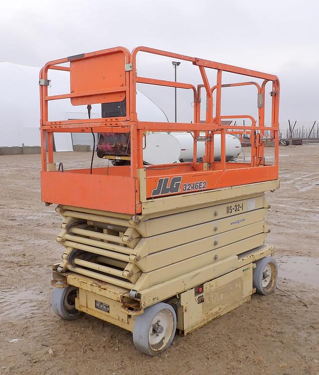 Image of JLG 3246E2 equipment image 4