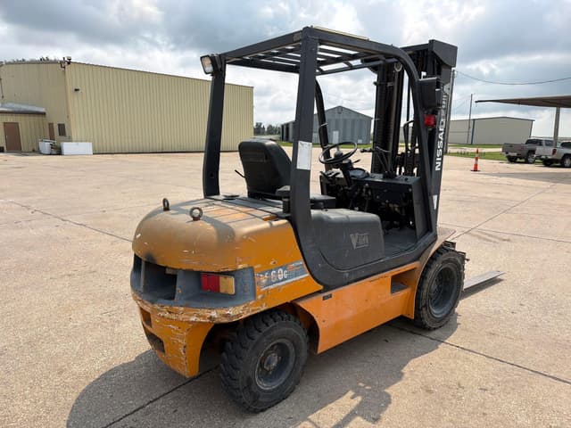 Image of Nissan V60G equipment image 2