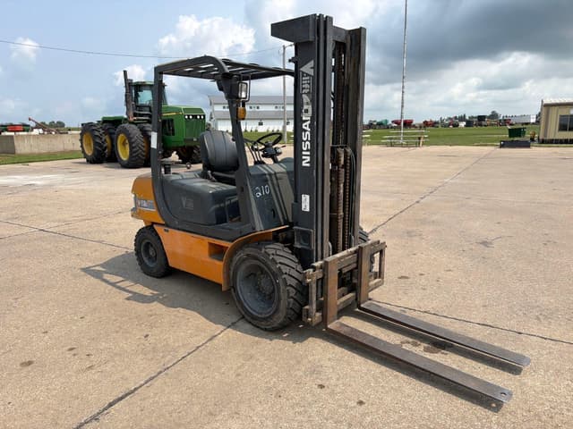 Image of Nissan V60G equipment image 1