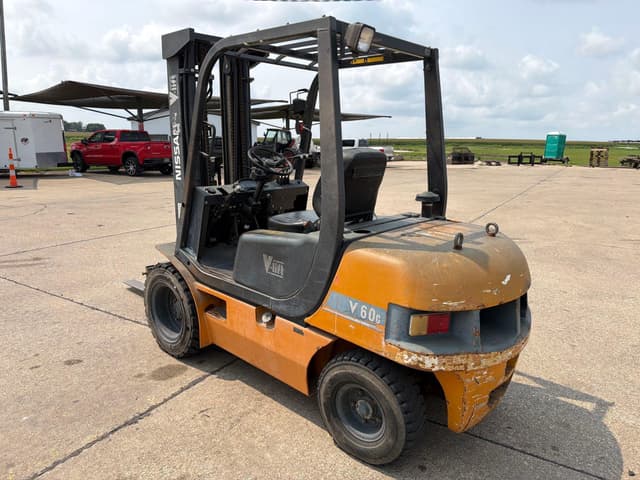 Image of Nissan V60G equipment image 3