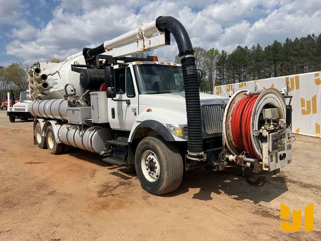 Image of International 7400 equipment image 2