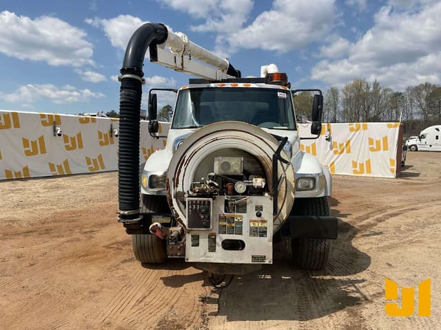 Image of International 7400 equipment image 1