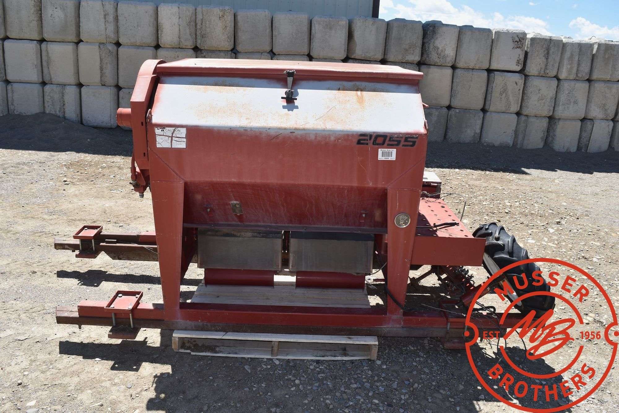 Valmar 2055 Equipment Image0