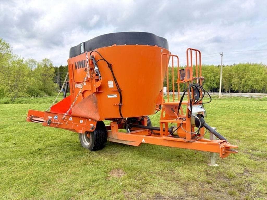 2023 ValMetal V-Mix 400 Equipment Image0