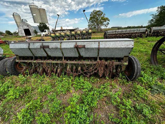 Image of John Deere Van Brunt equipment image 4