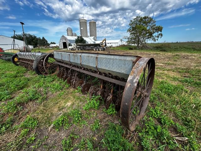 Image of John Deere Van Brunt equipment image 2