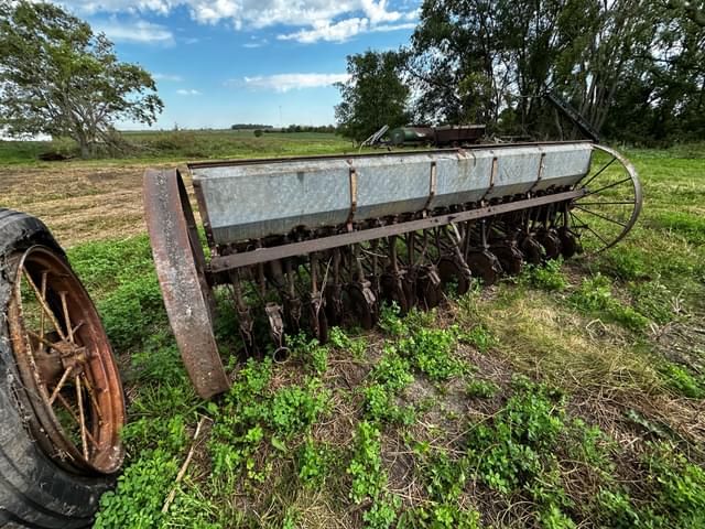 Image of John Deere Van Brunt equipment image 4