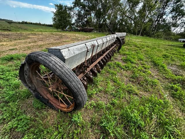 Image of John Deere Van Brunt equipment image 4