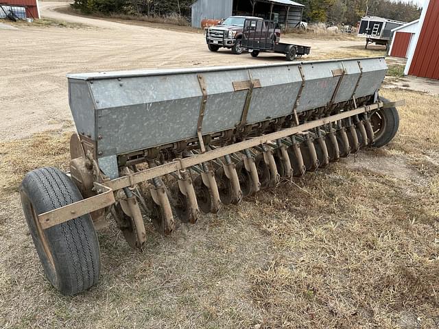 Image of John Deere Van Brunt B equipment image 2